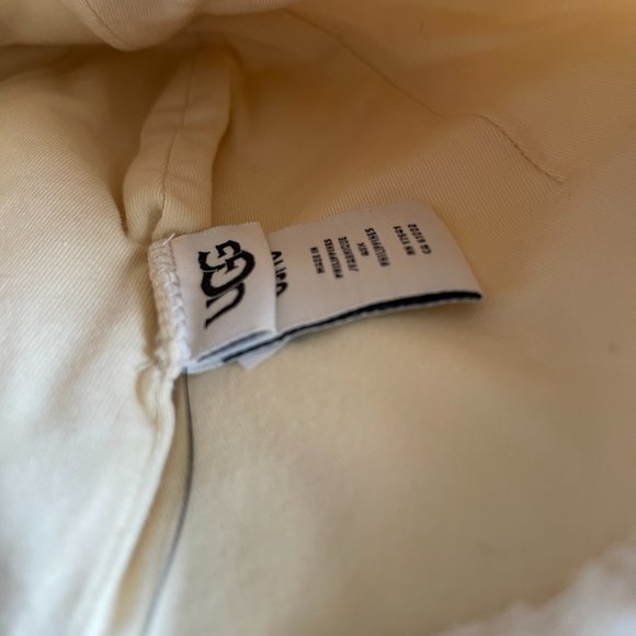 NWT Ivory Ugg Sherpa Cuff Beanie - Picture 5 of 5